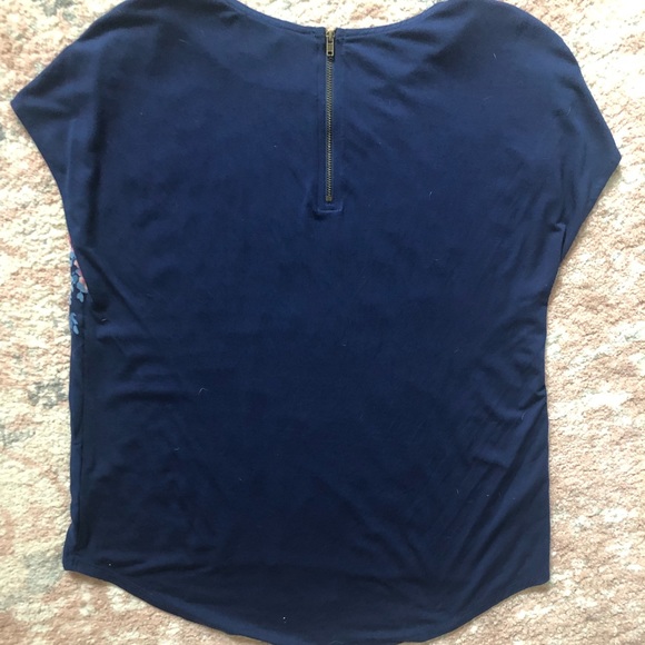 Navy, floral, blouse with zipper back. Size: S - Picture 4 of 5